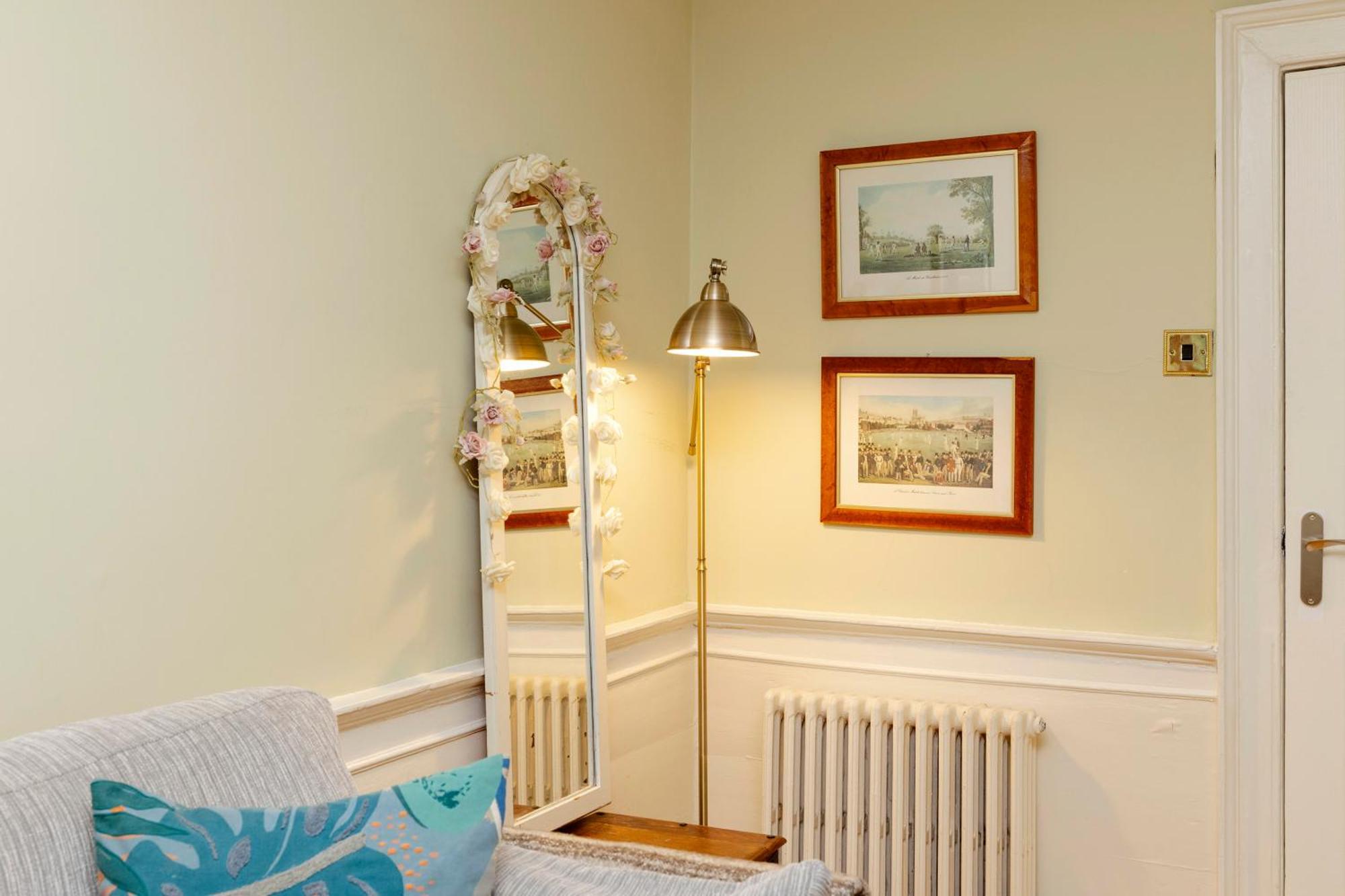 Joivy Beautiful Apartment, Private Garden, Calton Hill Edinburg Exteriör bild