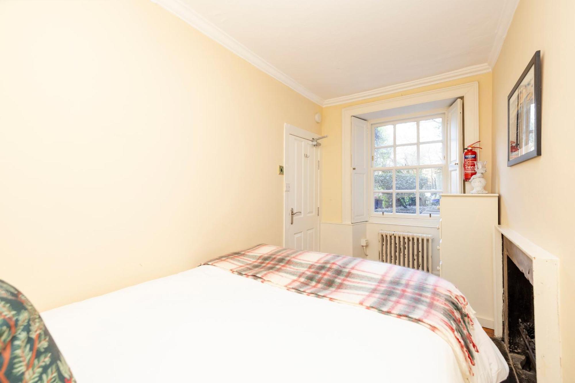 Joivy Beautiful Apartment, Private Garden, Calton Hill Edinburg Exteriör bild
