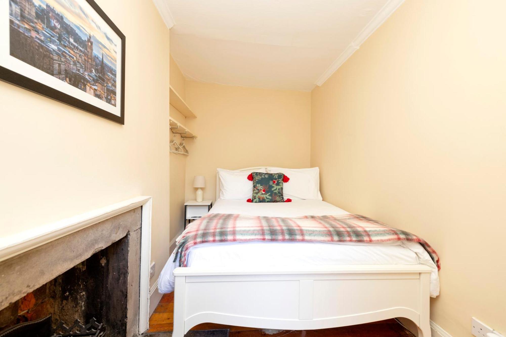 Joivy Beautiful Apartment, Private Garden, Calton Hill Edinburg Exteriör bild