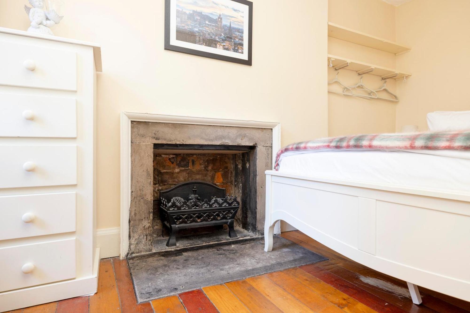 Joivy Beautiful Apartment, Private Garden, Calton Hill Edinburg Exteriör bild