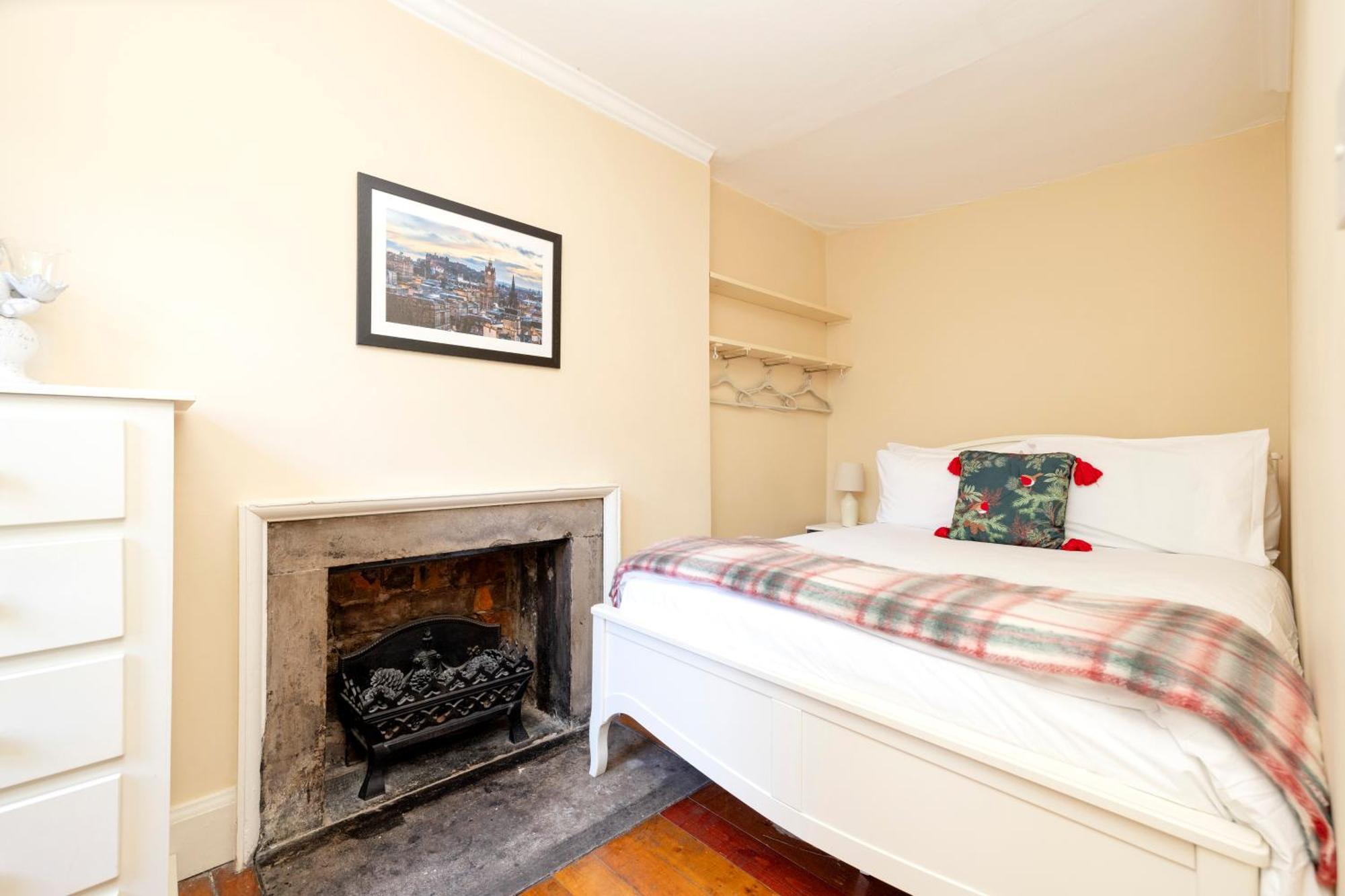 Joivy Beautiful Apartment, Private Garden, Calton Hill Edinburg Exteriör bild