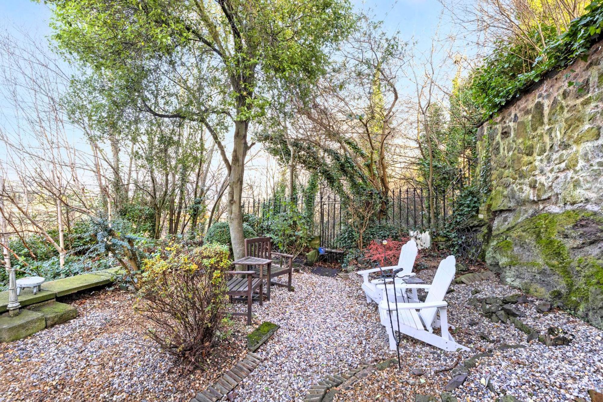 Joivy Beautiful Apartment, Private Garden, Calton Hill Edinburg Exteriör bild