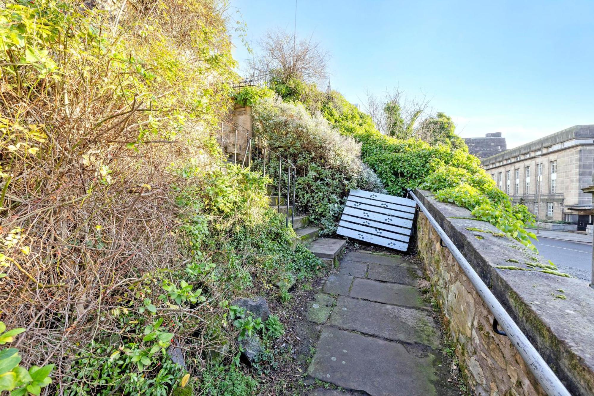 Joivy Beautiful Apartment, Private Garden, Calton Hill Edinburg Exteriör bild