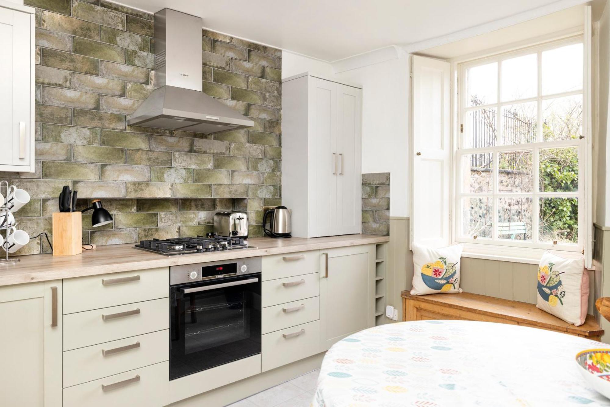 Joivy Beautiful Apartment, Private Garden, Calton Hill Edinburg Exteriör bild